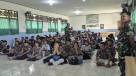FOTO : Pihak Kodim 1019/Katingan saat kegiatan sosialisasi di SMAN 1 Tewang Sanggalang Garing.