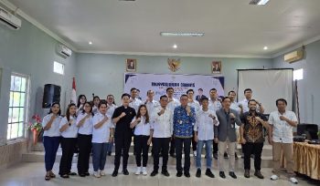 BERSAMA : Peserta muscab BPC HIPMI Kabupaten Gumas saat berfoto bersama di aula Hotel Zepanya, Senin, 18 Mei 2026.