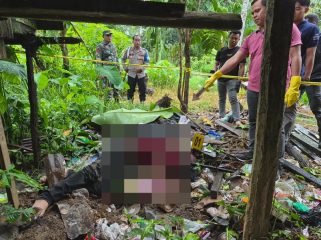 OLAH TKP : Tim gabungan dari Polsek Tewah dan Satreskrim Polres Gumas melakukan olah TKP di lokasi penemuan mayat, di Jalan Hentak, RT.006, Kelurahan Tewah, Kecamatan Tewah, Minggu (3/5/2026).