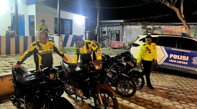 AMANKAN : Sejumlah sepeda motor diamankan di Pos Satlantas Polres Gumas, di Taman Kota Kuala Kurun, Sabtu, 30 Mei 2026.