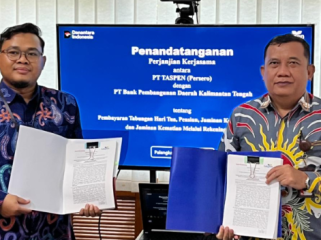 FOTO : Bank Kalteng diwakili oleh Pemimpin Cabang Utama, Empas S. Umar bersama PT Taspen (Persero) melalui Branch Manager Muchlis Herdian, Manager Keuangan Afri, dan Manager Layanan Anantian saat penandatanganan.