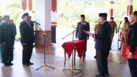 FOTO : Bupati Katingan saat melantik Subagio sebagai Pj Direktur PDAM Kasongan.
