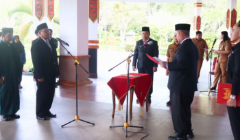 FOTO : Bupati Katingan saat melantik Subagio sebagai Pj Direktur PDAM Kasongan.
