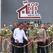 FOTO : Dandim 1019 Katingan didampingi Ketua DPRD Katingan dan unsur Forkopimda saat pelaksanaan peresmian operasional KDMP di Desa Hampalit.