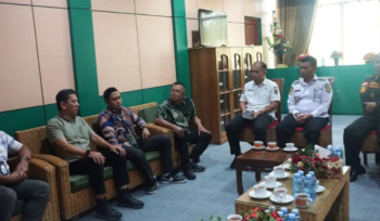 FOTO : Wakil Bupati dan jajaran saat menerima audiensi dari pihak Bank Mandiri, di ruang kerja.
