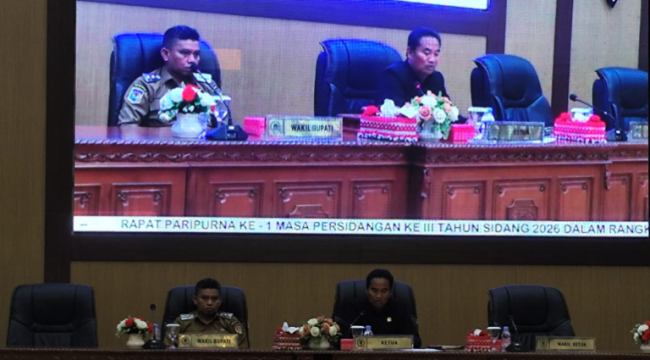 FOTO : Wabup Firdaus, saat hadir paripurna DPRD Kabupaten Katingan.