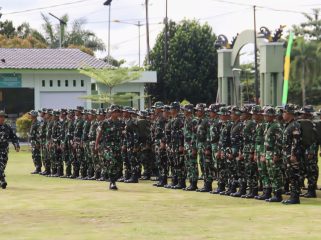 FOTO : Dandim 1019/Katingan Letkol Kav Prima Wahyudi, saat pimpin upacara penutupan TMMD Imbangan Ke-128.

