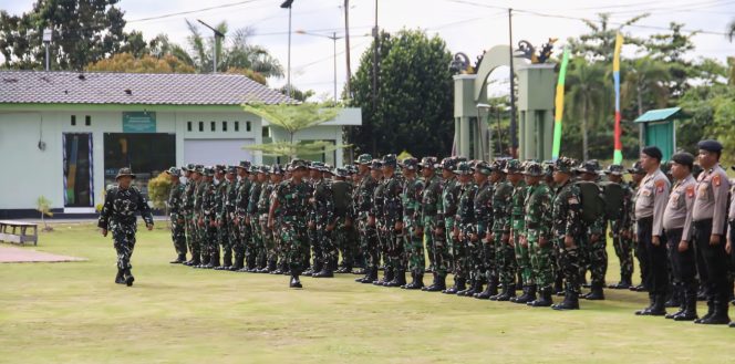
					FOTO : Dandim 1019/Katingan Letkol Kav Prima Wahyudi, saat pimpin upacara penutupan TMMD Imbangan Ke-128.
