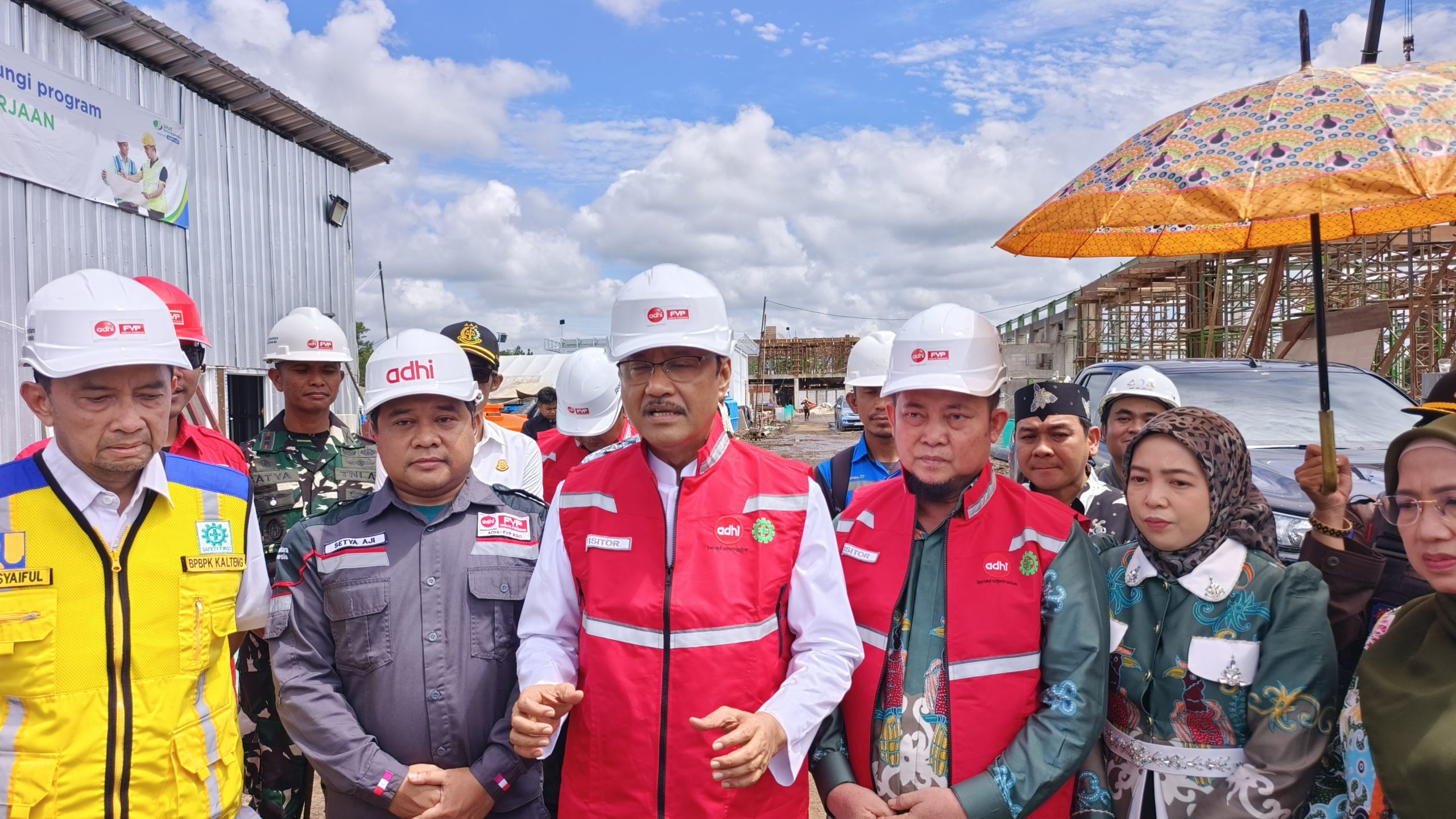FOTO : Mensos RI Syaifullah Yusuf didampingi Bupati Katingan dan jajaran saat meninjau Sekolah Rakyat Terintegrasi  23 Sekolah Rakyat Permanen Kabupaten Katingan.
