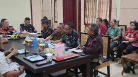 FOTO : Bupati didampingi Wakil Bupati Katingan saat rapat rapat evaluasi penanganan permasalahan PDAM.