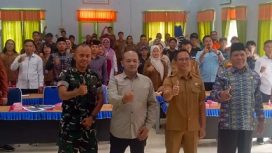 SALAM LESTARI : Asisten I Setda Mura Rahmat K Tambunan Bersama Tamu Undangan Kegiatan Workshop Pengelolaan Sampah Organik di Aula Kantor Kemenag Puruk Cahu, Selasa (19/5/2026).