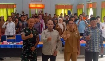 SALAM LESTARI : Asisten I Setda Mura Rahmat K Tambunan Bersama Tamu Undangan Kegiatan Workshop Pengelolaan Sampah Organik di Aula Kantor Kemenag Puruk Cahu, Selasa (19/5/2026).