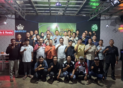 Foto Bersama Usai Kegiatan Coffee Break Dandim 1013/Muara Teweh Dengan Insan Pers Murung Raya di Cafe De Laluna Kota Puruk Cahu, Kamis (4/6/2026). Foto : IST