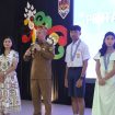 MOTIVASI : Bupati Gumas Jaya Samaya Monong ketika memberikan motivasi kepada pelajar, pada acara perpisahan dan pelepasan kelulusan SMPN 1 Kurun, di GPU Damang Batu, Selasa, 2 Juni 2026.