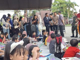LOMBA : Suasana lomba mewarnai yang diikuti oleh peserta tingkat TK dan SD/MI, di Taman Kota Kuala Kurun, Jumat, 5 Juni 2026 sore.
