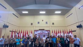 BERSAMA : Kapolres Gumas AKBP Heru Eko Wibowo, S.I.K, M.H, Wakapolres Kompol Indras Purwoko, S.H, jajaran pejabat utama (PJU), ketika berfoto bersama dengan para pemenang turnamen catur, dalam rangka HUT Bhayangkara ke-80 tahun 2026, Kamis, 11 Juni 2026.