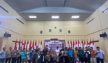 BERSAMA : Kapolres Gumas AKBP Heru Eko Wibowo, S.I.K, M.H, Wakapolres Kompol Indras Purwoko, S.H, jajaran pejabat utama (PJU), ketika berfoto bersama dengan para pemenang turnamen catur, dalam rangka HUT Bhayangkara ke-80 tahun 2026, Kamis, 11 Juni 2026.