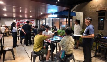 TURNAMEN : Suasana pelaksanaan turnamen domino yang diikuti masyarakat, dalam rangka memeriahkan hari Bhayangkara ke-80 tahun 2026.