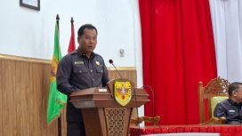 JAWABAN : Juru Bicara Bapemperda DPRD Kabupaten Gumas Endra menyampaikan jawaban terhadap pandangan dari pemerintah daerah atas diajukan Raperda inisiatif tentang Pemberdayaan Usaha Mikro dan Pengembangan Ekonomi Kreatif, pada rapat paripurna ke 3 masa persidangan III tahun sidang 2026, Senin, 22 Juni 2026 sore.