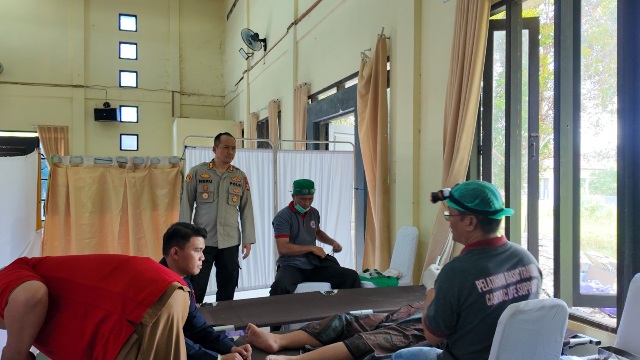 BAKTI KESEHATAN : Kapolres Gumas AKBP Heru Eko Wibowo, S.I.K, M.H, ketika memantau langsung pelaksanaan bakti kesehatan, dalam menyambut Hari Bhayangkara ke-80 tahun 2026, Selasa, 23 Juni 2026.