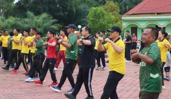 JALAN SEHAT : Suasana pelaksanaan jalan sehat dan senam bersama yang digelar Polres Gumas, dalam rangka memeriahkan Hari Bhayangkara ke-80 tahun 2026, Jumat, 25 Juni 2026.
