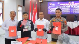 FOTO : Wakapolres dan jajaran saat press release yang digelar di Mapolres Katingan.
