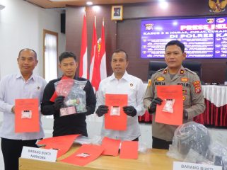 FOTO : Wakapolres dan jajaran saat press release yang digelar di Mapolres Katingan.