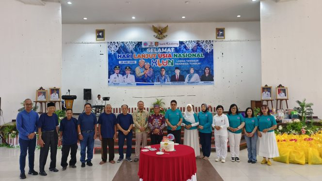
					FOTO : Asisten III Setda Katingan, Dr Sawun bersama, Kormi, ILDI, GOW dan masyarakat pada perayaan peringatan HLUN, di Gedung Salawah Kasongan.