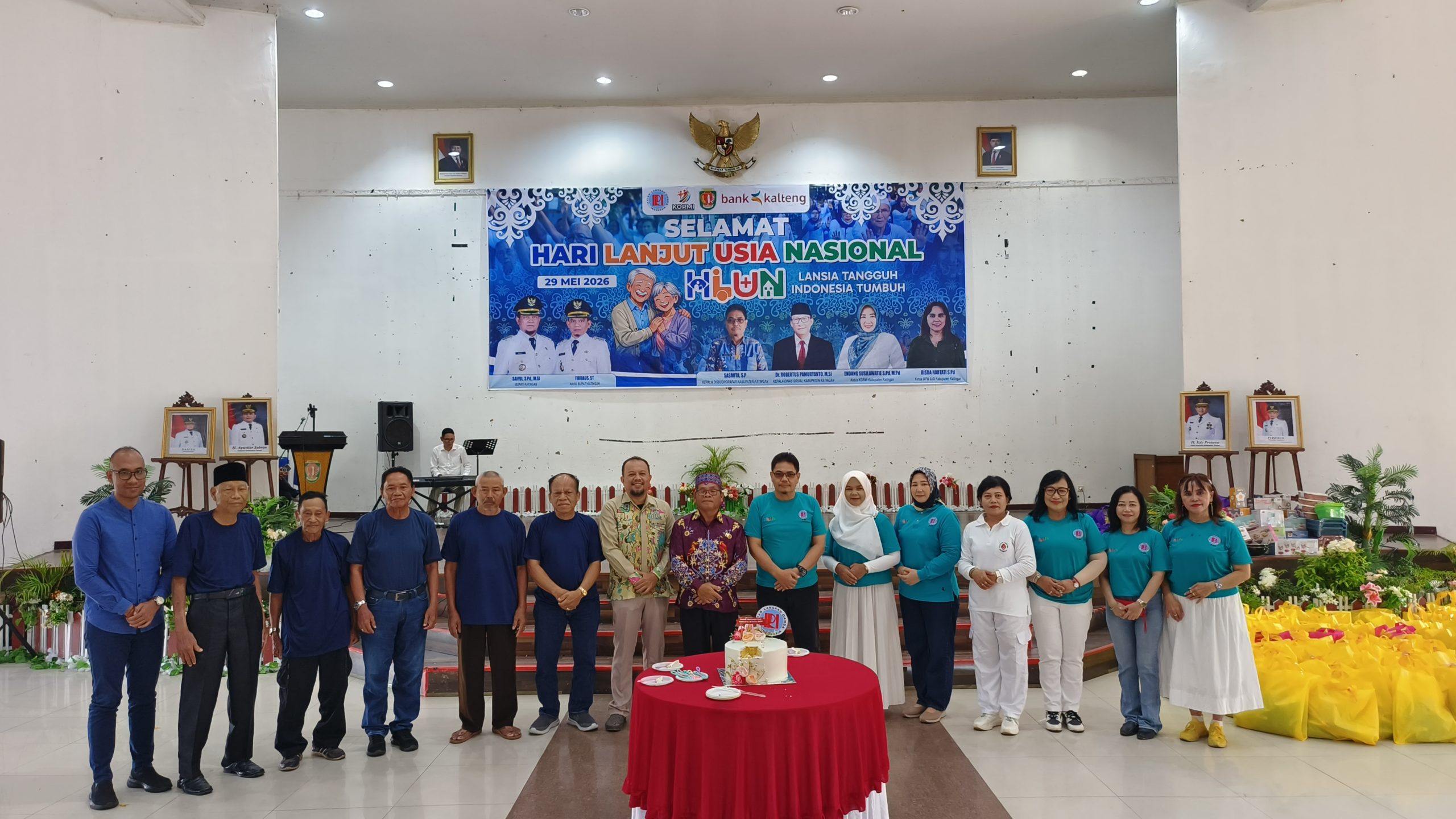 FOTO : Asisten III Setda Katingan, Dr Sawun bersama, Kormi, ILDI, GOW dan masyarakat pada perayaan peringatan HLUN, di Gedung Salawah Kasongan.