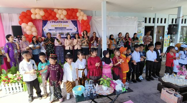 FOTO : Suasana kegiatan Pelepasan dan Pentas Seni Tahun Pelajaran 2025/2026 di TK Negeri Pembina 2 Katingan Hilir.