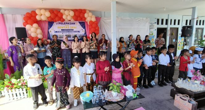 
					FOTO : Suasana kegiatan Pelepasan dan Pentas Seni Tahun Pelajaran 2025/2026 di TK Negeri Pembina 2 Katingan Hilir.