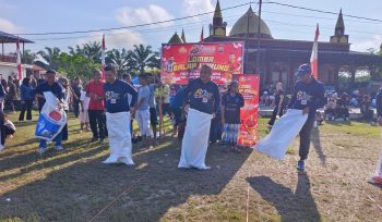 FOTO : Kapolres Katingan AKBP Dodik Hartono, bersama Wakil Bupati, Ketua DPRD Katingan dan pejabatnya lainnya, ikut meramaikan salah satu lomba balap karung pada HUT Bhayangkara Ke 80.