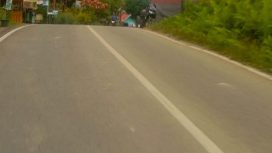 Kondisi Salah Satu Ruas Jalan Milik Kabupaten Yang Minim Miliki Rambu Rambu Lalu Lintas