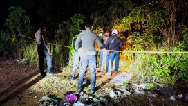 Jajaran Kepolisian Saat Berada di TKP Lokasi Penemuan Mayat Janin Sekaligus Memasang Garis Polisi di Lokasi, Senin (1/6/2026). Foto : IST