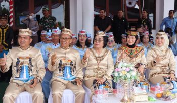 HADIRI : Ketua DPRD Kabupaten Gumas Binartha (ujung kiri) ketika menghadiri suatu kegiatan, belum lama ini.