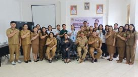 BERSAMA : Anggota DPRD Kabupaten Gumas Rayaniatie Djangkan bersama tenaga kesehatan, usai reses perorangan di RSUD Kuala Kurun, Selasa, 21 Juli 2026.