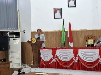 SAMPAIKAN LAPORAN : Juru Bicara Bapemperda DPRD Kabupaten Gumas Iceu Purnamasari ketika sampaikan laporan hasil pembahasan bapemperda, dalam rapat paripurna ke-4 masa persidangan III tahun sidang 2026, Senin, 6 Juli 2026.
