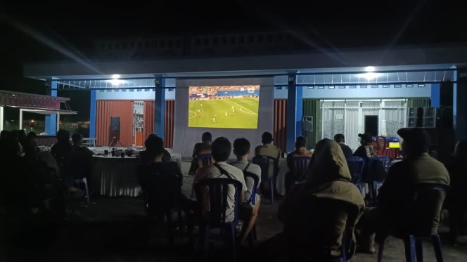 
					NOBAR : Suasana nobar semifinal piala dunia yang mempertemukan Inggris melawan Argentina, Kamis (16/7/2026) dini hari.