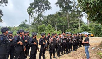FOTO : Suasana saat tim kepolisian melakukan pencarian dua anggota polisi hilang, di kawasan di Desa Tumbang Kalemei.
