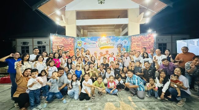 BERSAMA : Keluarga Besar Bapperida Kabupaten Gumas berfoto bersama usai pelaksanaan family gathering, Sabtu, 25 Juli 2026.