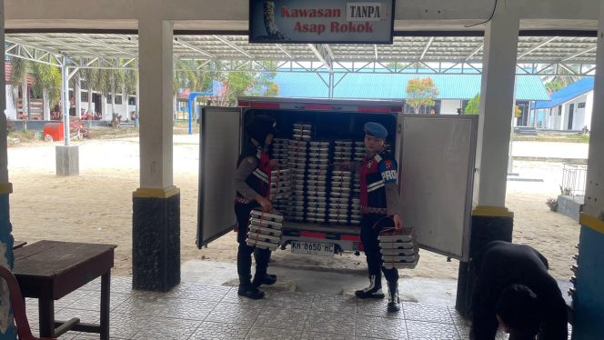 
					KAWAL : Personel polwan Polres Gumas ketika mengawal distribusi MBG di sekolah, Rabu, 29 Juli 2026.
