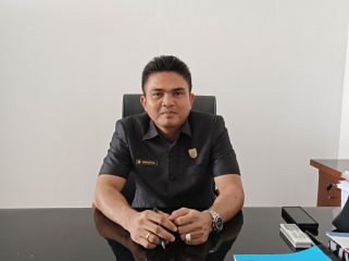 FOTO : Ketua DPRD Kabupaten Gunung Mas Binartha