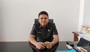 FOTO : Ketua DPRD Kabupaten Gunung Mas Binartha