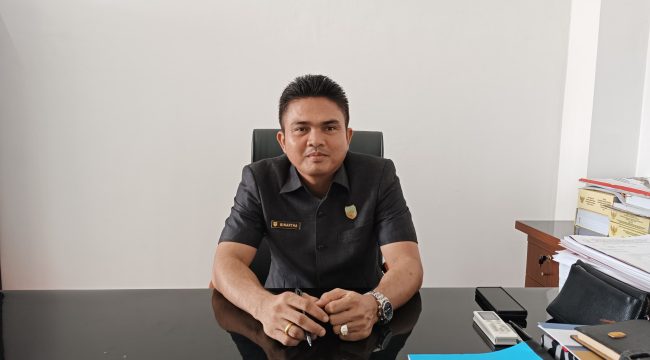 FOTO : Ketua DPRD Kabupaten Gunung Mas Binartha