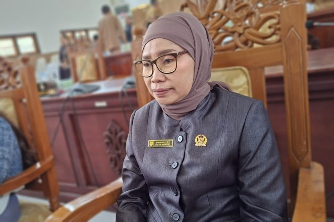 
					FOTO : Anggota DPRD Kabupaten Gunung Mas Sahriah 
