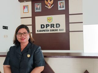 FOTO : Anggota DPRD Kabupaten Gunung Mas Lelie