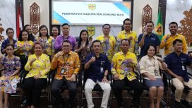 BERSAMA : Ketua Komisi III DPRD Gumas Iceu Purnamasari (duduk dua dari kiri) ketika berfoto bersama dengan para peserta forum kemitraan pengelolaan kerjasama fasilitas kesehatan dengan pemangku kepentingan tahun 2026, di ruang rapat lantai I kantor bupati setempat, belum lama ini.