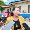 FOTO : Anggota DPRD Gunung Mas Rayaniatie Djangkan