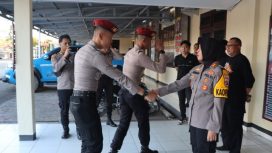 TERIMA : Kapolres Gumas AKBP Arum Sari Pupita Dewi, S.H, S.I.K, M.A, ketika menerima lima taruna akpol, perwira pendamping Akpol, serta perwira pendamping dari Polda Kalteng, di Mapolres Gumas, Sabtu, 1 Agustus 2026.