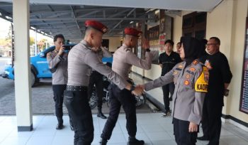 TERIMA : Kapolres Gumas AKBP Arum Sari Pupita Dewi, S.H, S.I.K, M.A, ketika menerima lima taruna akpol, perwira pendamping Akpol, serta perwira pendamping dari Polda Kalteng, di Mapolres Gumas, Sabtu, 1 Agustus 2026.